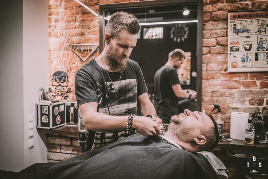 Інтер'єр барбершопу TBS на Короленка 15, Дніпро