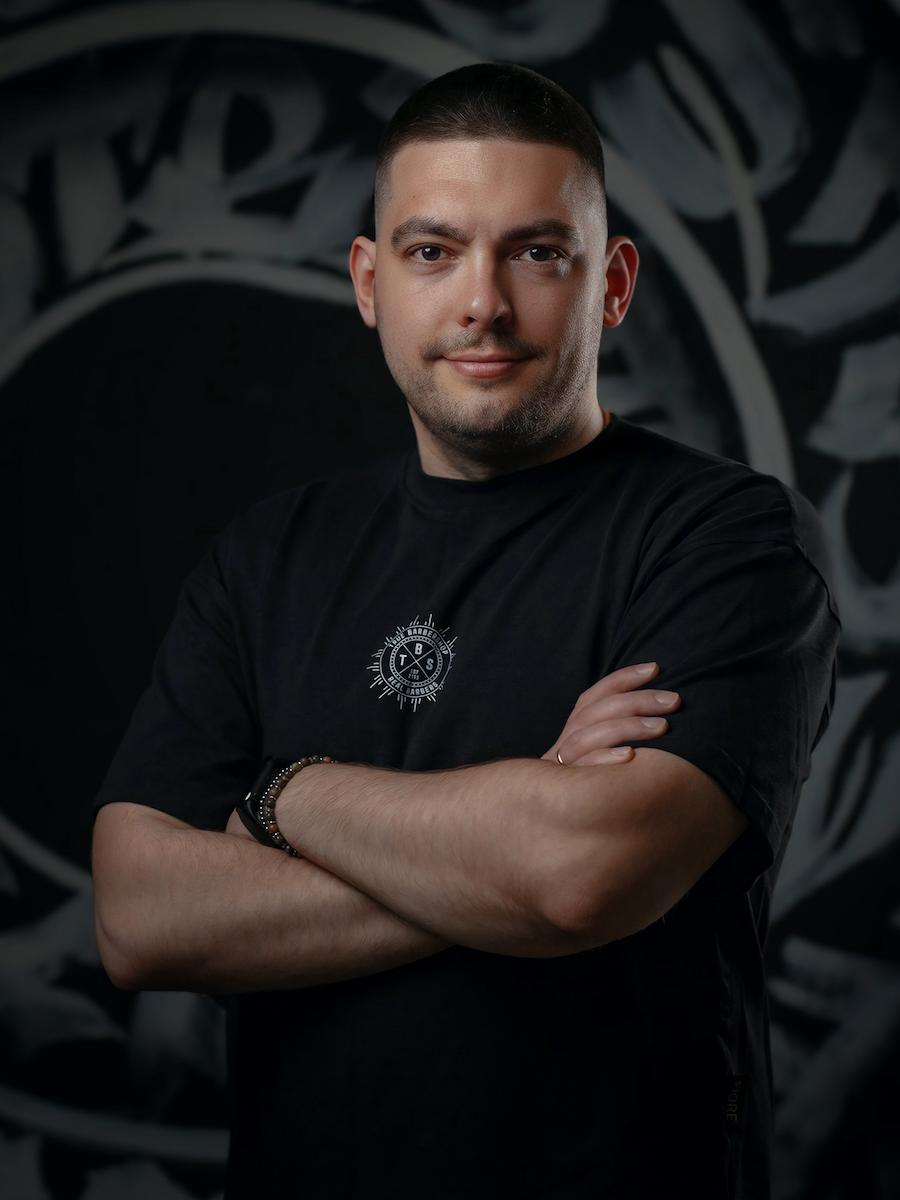Барбер Денис — молодіжні стрижки, TBS Короленка, Дніпро